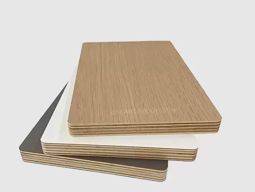 Möbelplatte aus Eichenholzblock